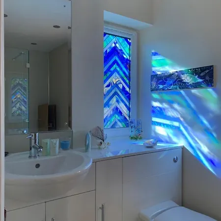 On The Ropery- With Free Parking 惠特比